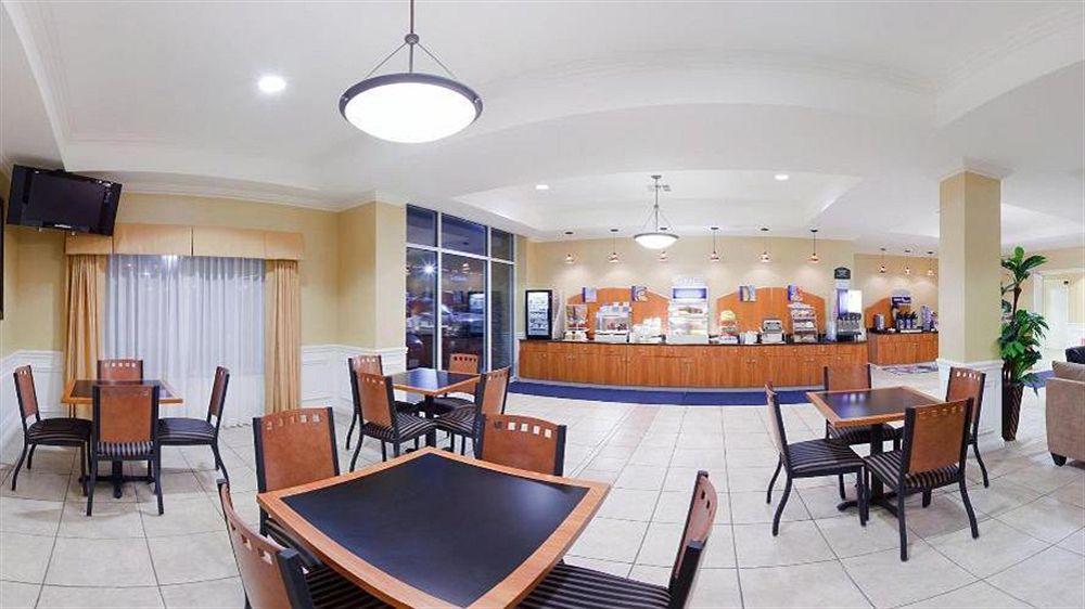 Holiday Inn Express Hotel & Suites Wichita Airport By Ihg Kültér fotó