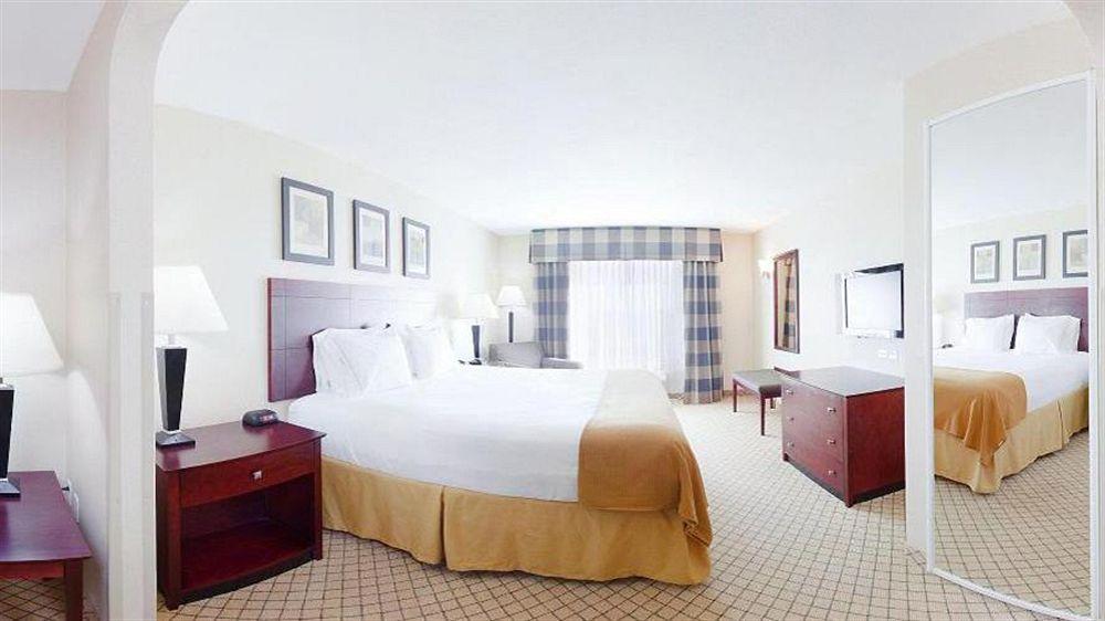 Holiday Inn Express Hotel & Suites Wichita Airport By Ihg Kültér fotó