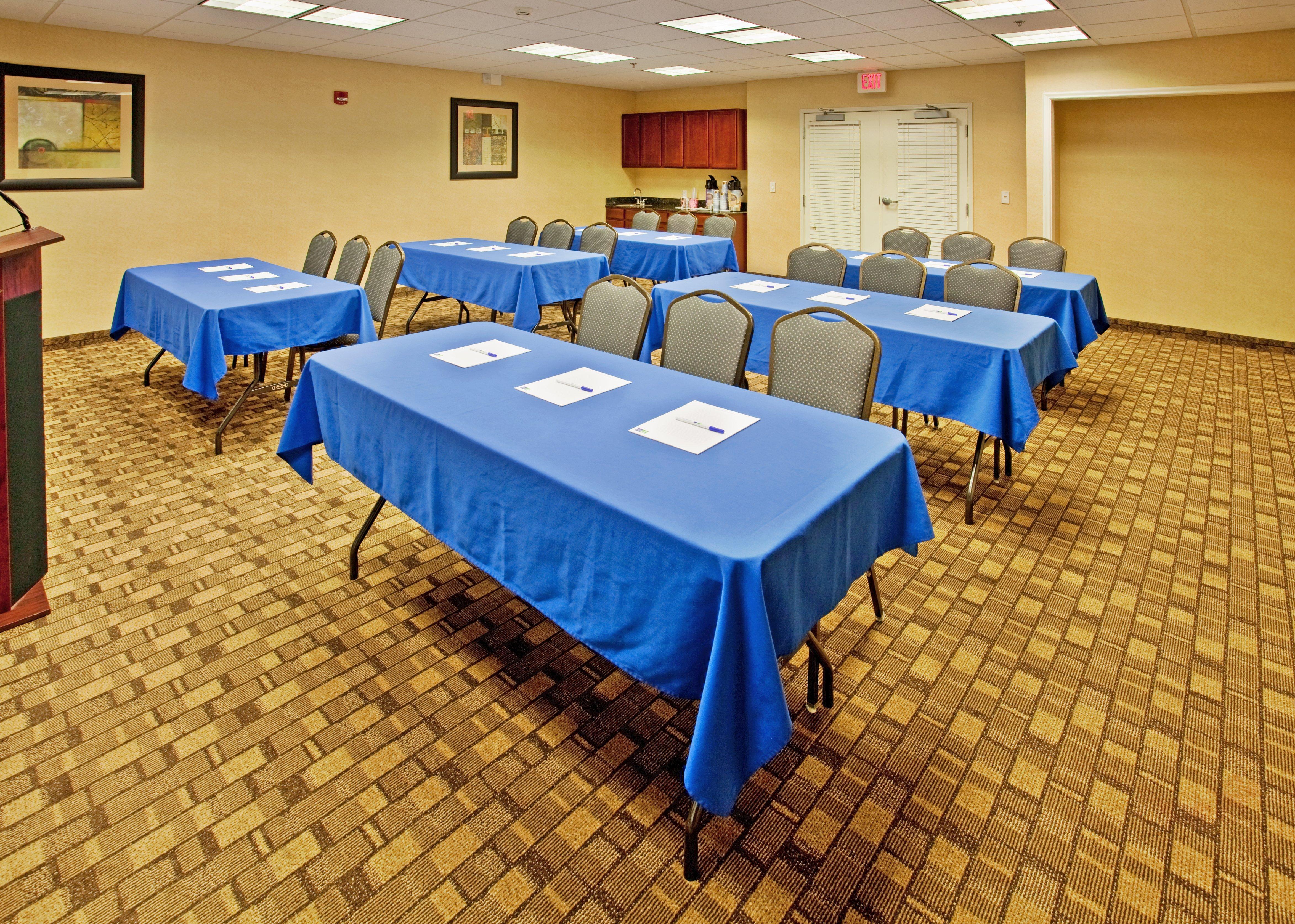 Holiday Inn Express Hotel & Suites Wichita Airport By Ihg Kültér fotó