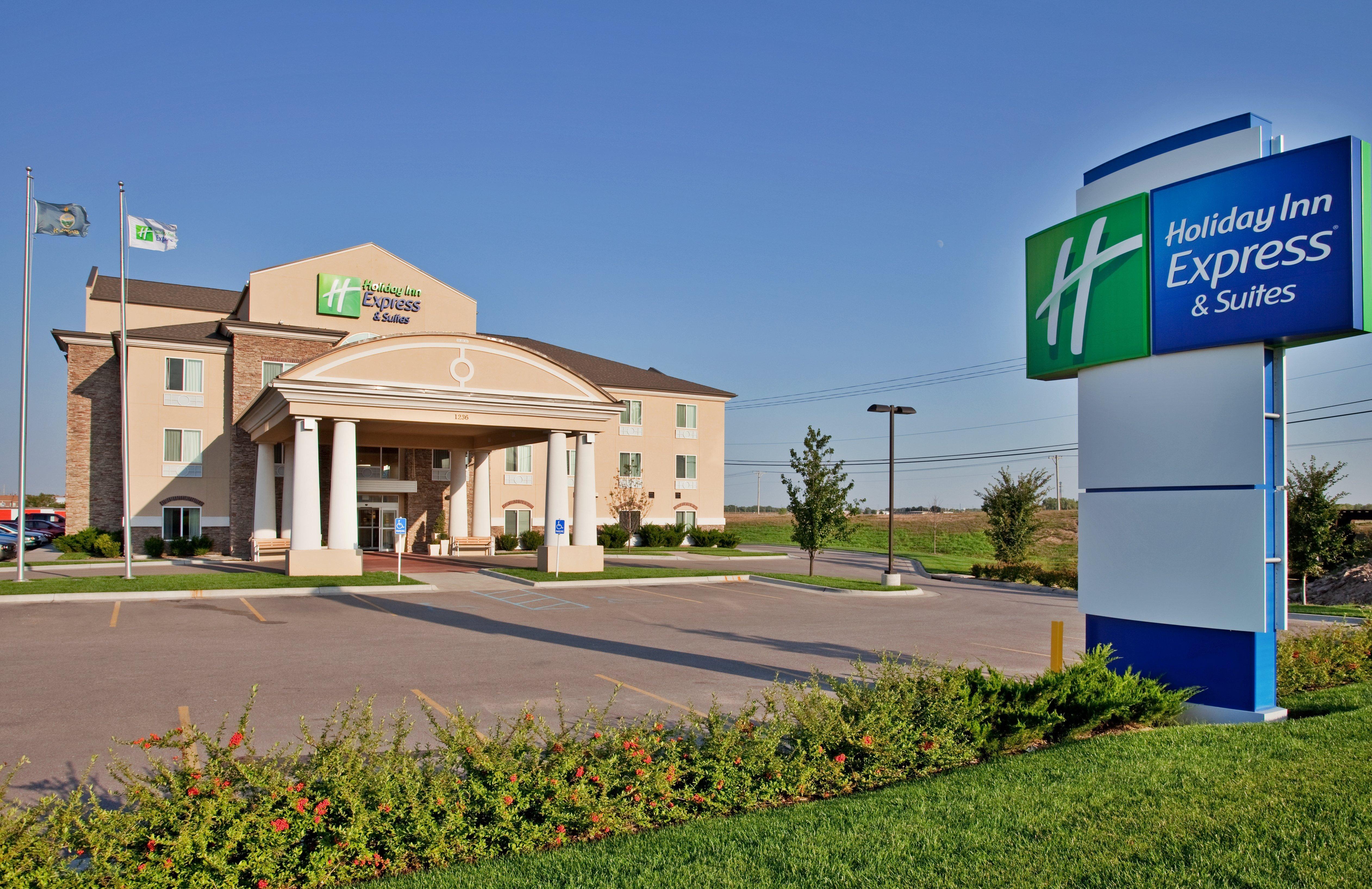 Holiday Inn Express Hotel & Suites Wichita Airport By Ihg Kültér fotó