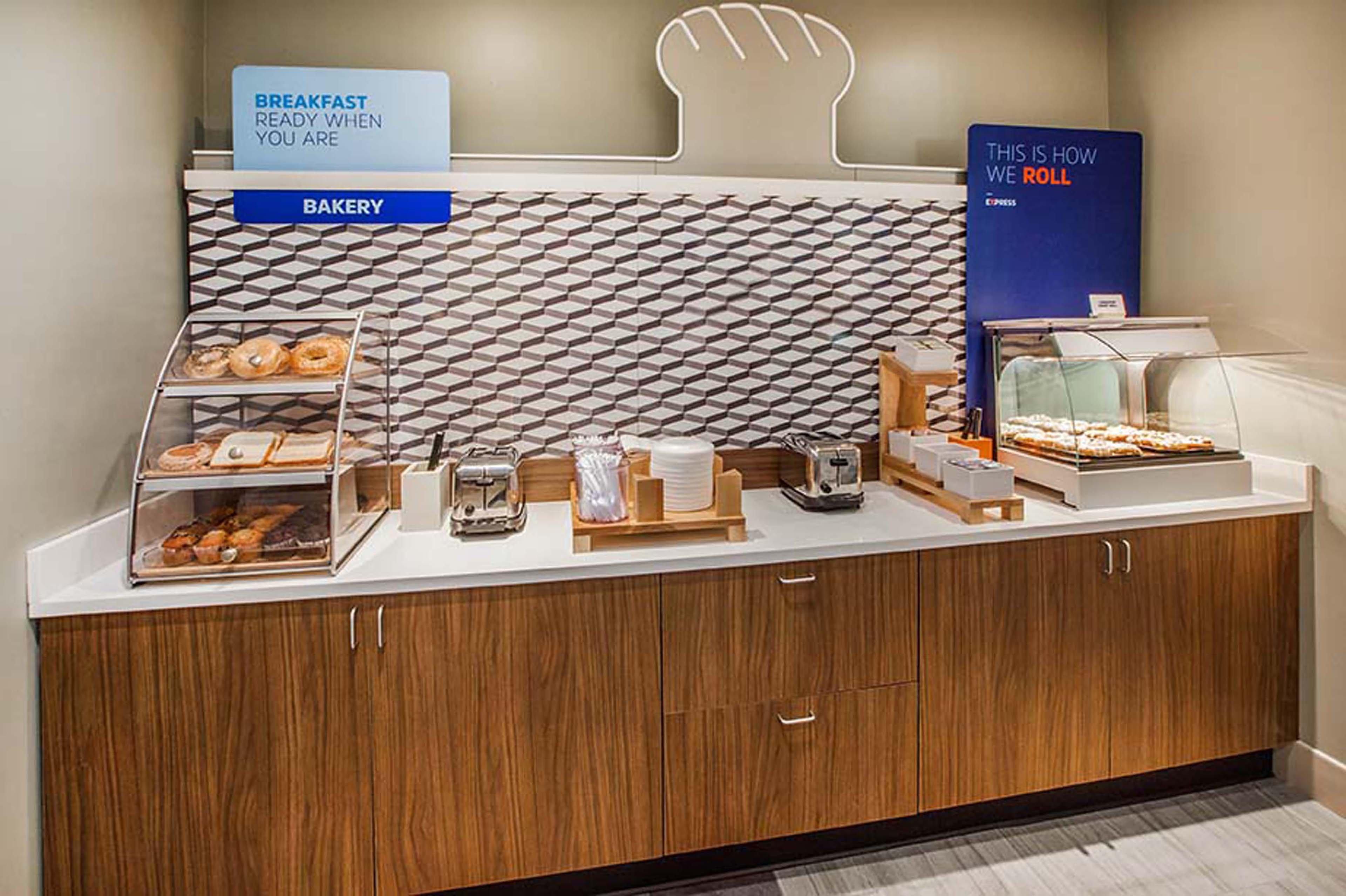 Holiday Inn Express Hotel & Suites Wichita Airport By Ihg Kültér fotó