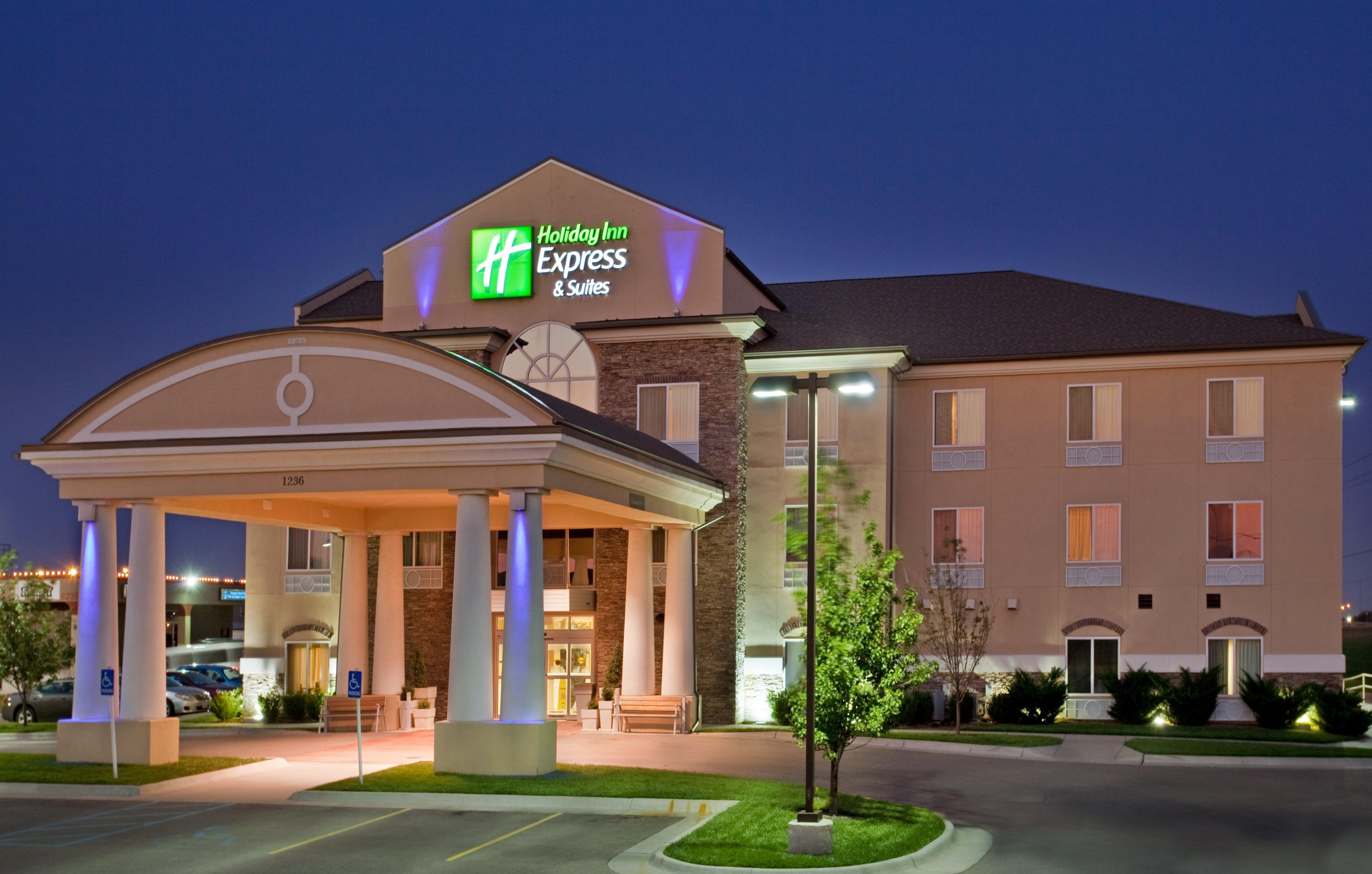 Holiday Inn Express Hotel & Suites Wichita Airport By Ihg Kültér fotó
