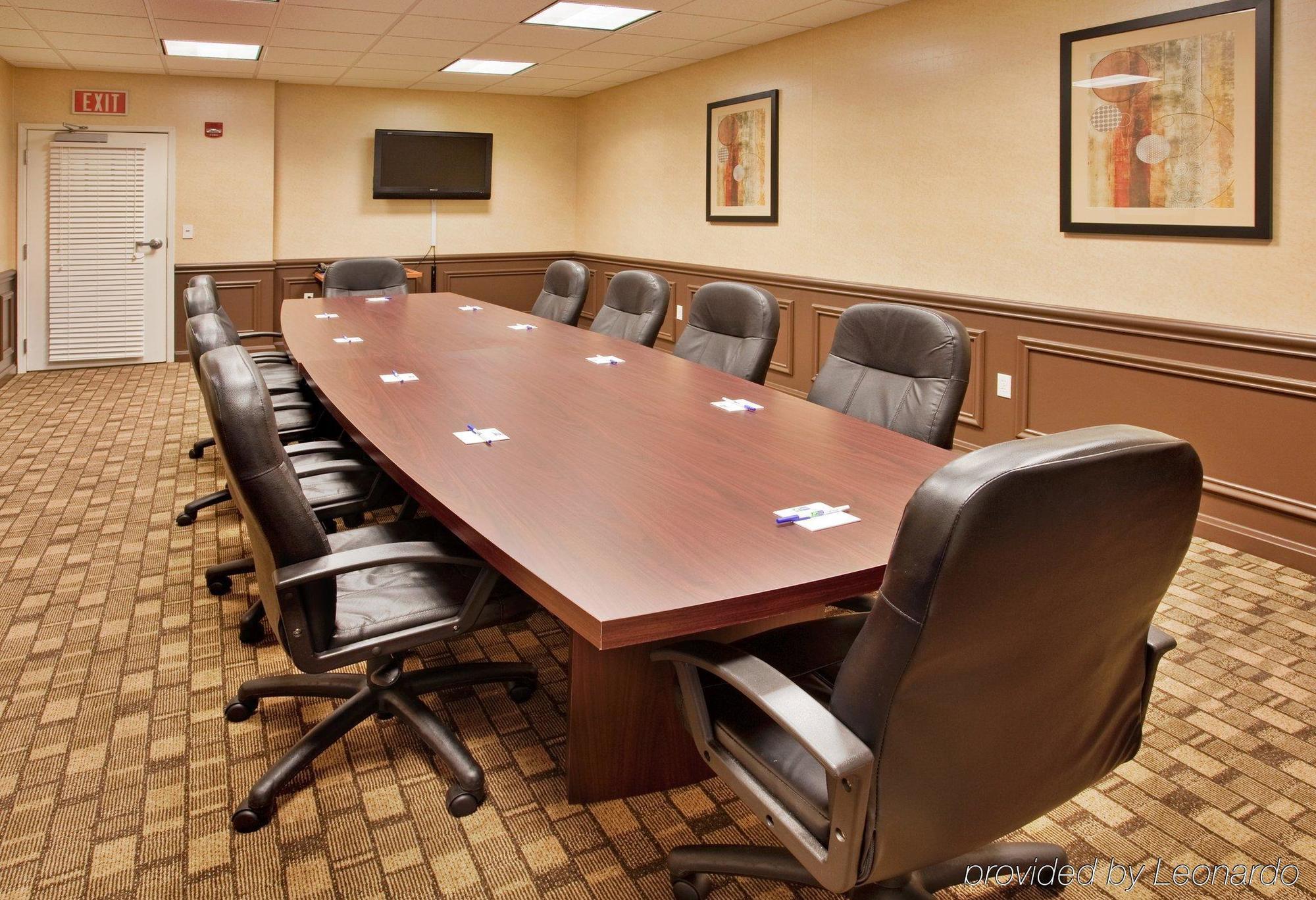 Holiday Inn Express Hotel & Suites Wichita Airport By Ihg Kültér fotó