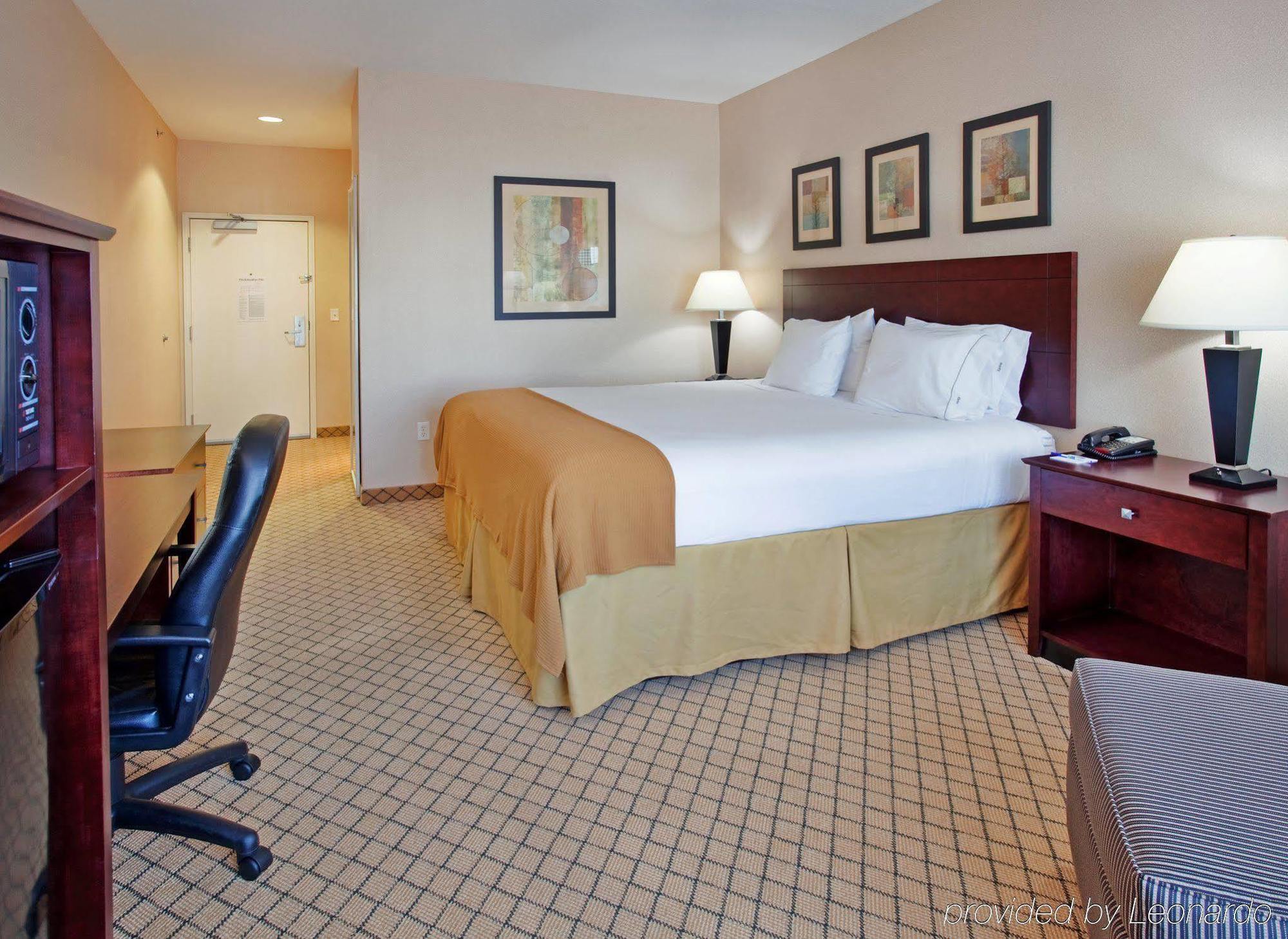 Holiday Inn Express Hotel & Suites Wichita Airport By Ihg Kültér fotó